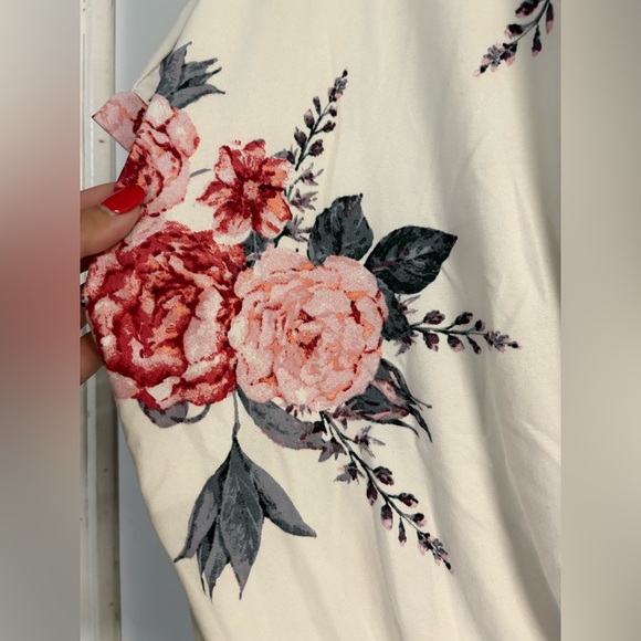 Floral Knot Front Top✨ - Picture 2 of 8